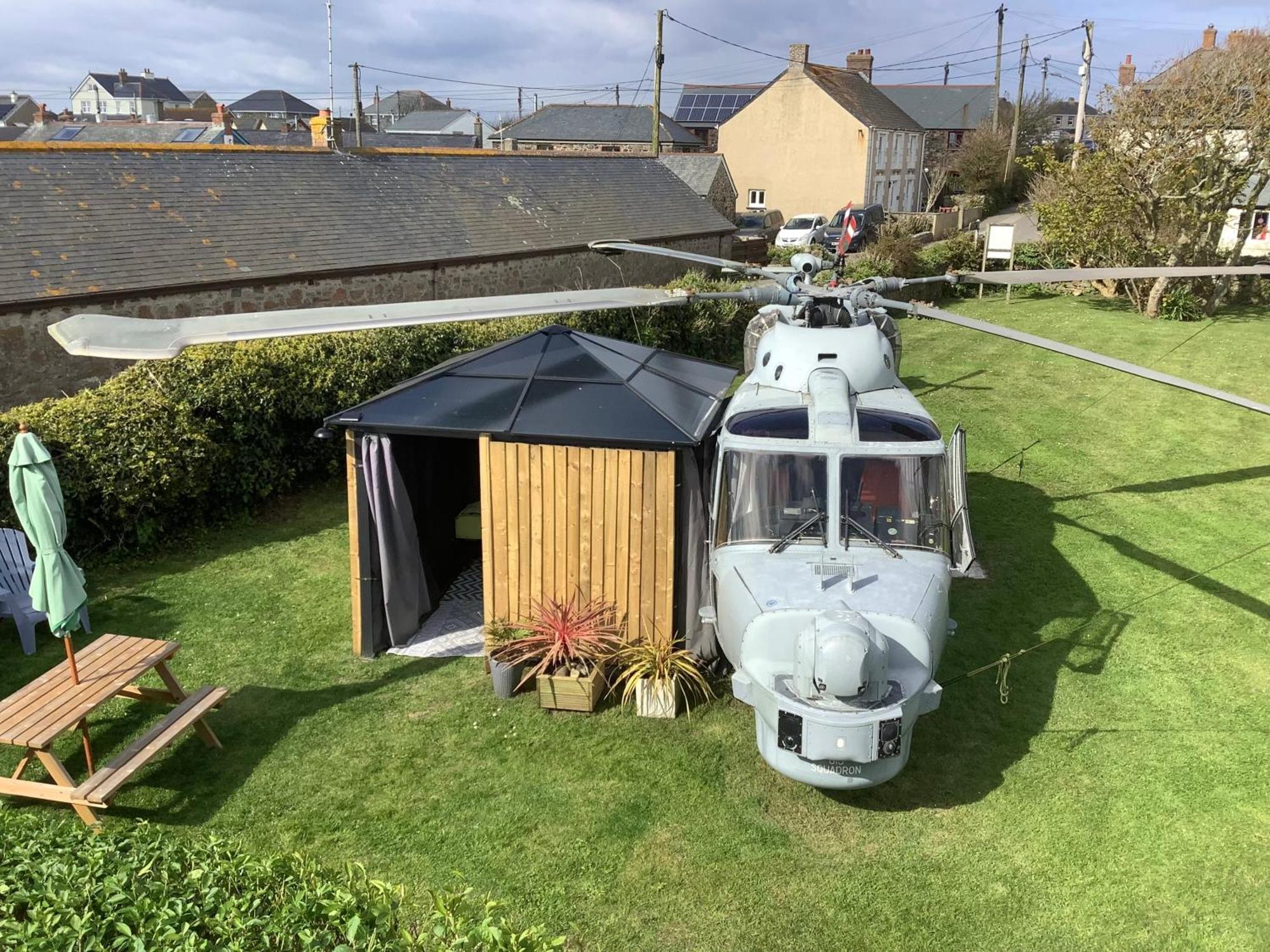 Haelarcher Helicopter Glamping Helston Eksteriør bilde